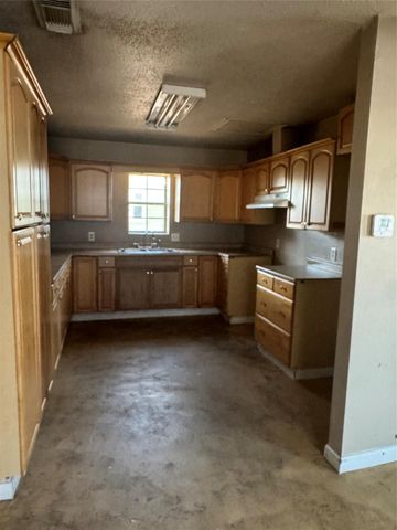 506 S Mechanic Street, El Campo, TX 77437