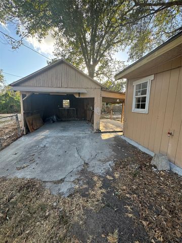 506 S Mechanic Street, El Campo, TX 77437