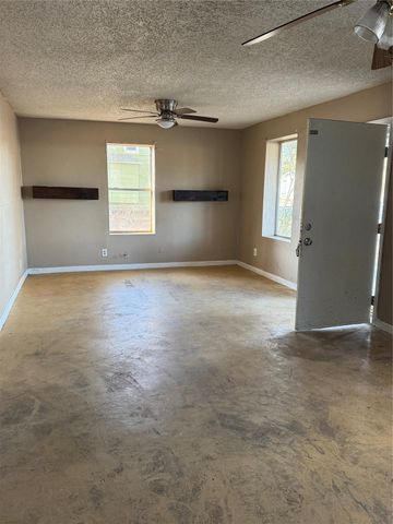 506 S Mechanic Street, El Campo, TX 77437