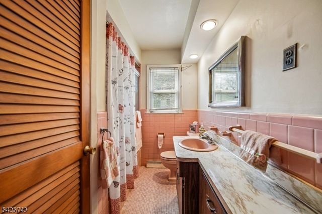 31 Division St, Bloomfield Twp., NJ 07003