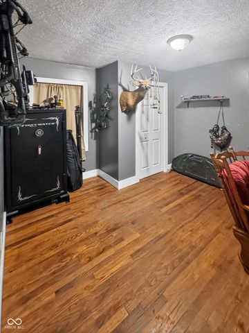 786 E 400 N, Greenfield, IN 46140