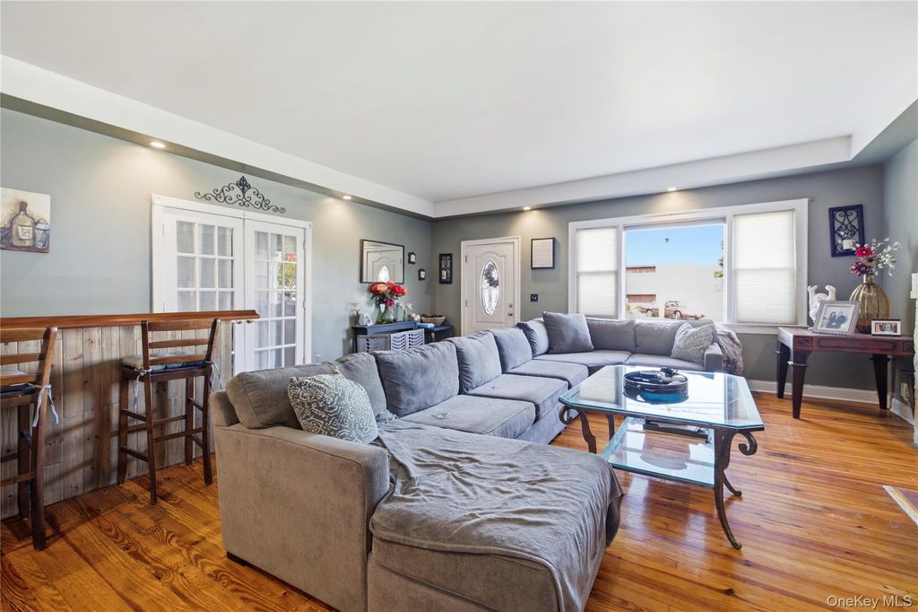 619 S 6th Street, Lindenhurst, NY 11757 — photo 2