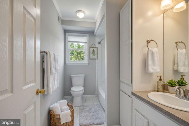 39 EAVES MILL RD, Medford, NJ 08055