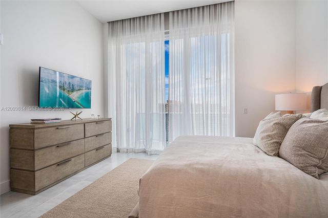 17550 Collins Ave PH1, Sunny Isles Beach, FL 33160