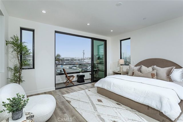 328 3rd, Huntington Beach, CA 92648