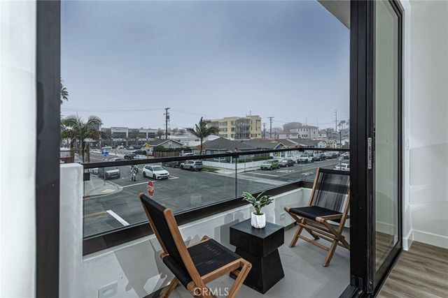 328 3rd, Huntington Beach, CA 92648