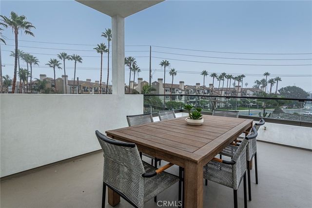 328 3rd, Huntington Beach, CA 92648