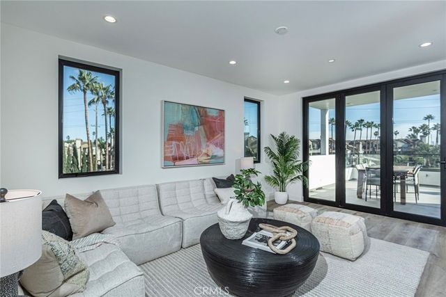 328 3rd, Huntington Beach, CA 92648