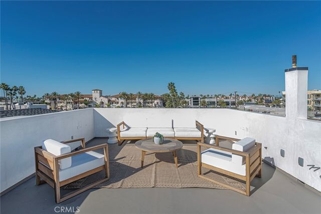 328 3rd, Huntington Beach, CA 92648