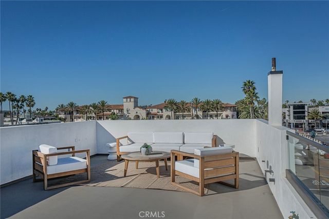 328 3rd, Huntington Beach, CA 92648