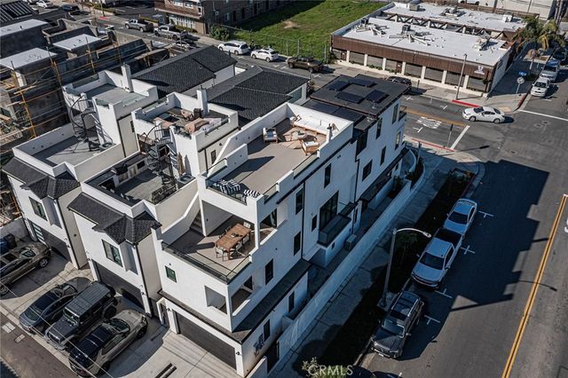 328 3rd, Huntington Beach, CA 92648