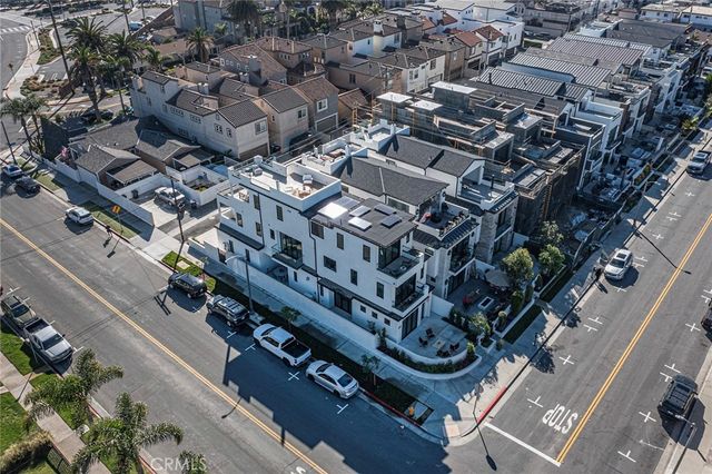 328 3rd, Huntington Beach, CA 92648