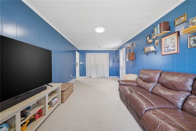 910 Thornbriar CT, Hampton, VA 23661