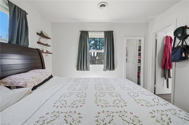 910 Thornbriar CT, Hampton, VA 23661