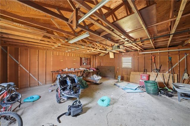 910 Thornbriar CT, Hampton, VA 23661