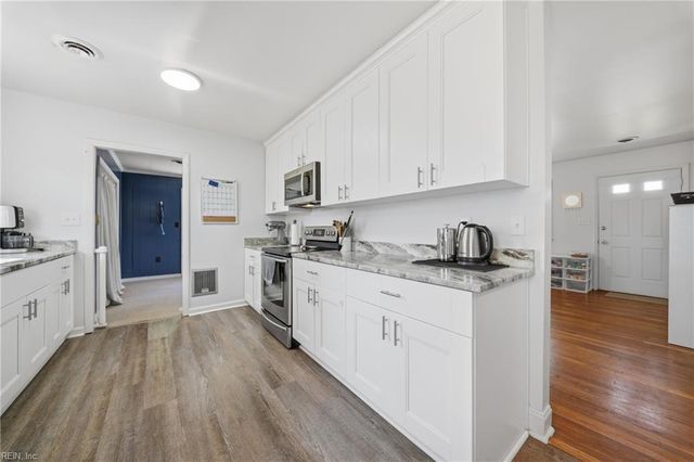 910 Thornbriar CT, Hampton, VA 23661