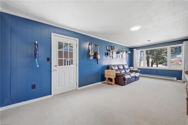 910 Thornbriar CT, Hampton, VA 23661