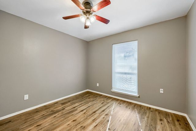 22 E Townhouse Lane 31, Grand Prairie, TX 75052