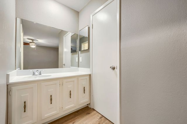 22 E Townhouse Lane 31, Grand Prairie, TX 75052