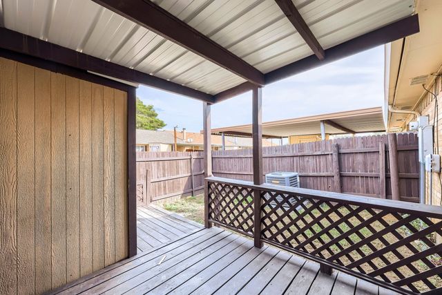 22 E Townhouse Lane 31, Grand Prairie, TX 75052