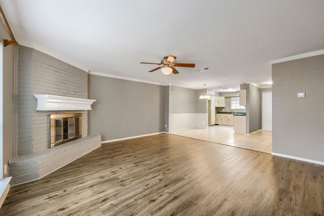 22 E Townhouse Lane 31, Grand Prairie, TX 75052