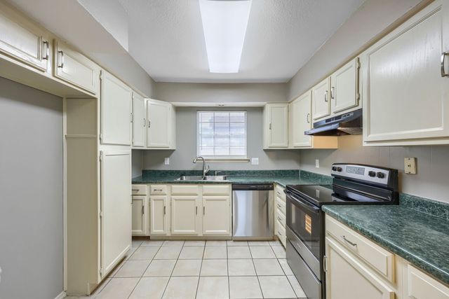 22 E Townhouse Lane 31, Grand Prairie, TX 75052