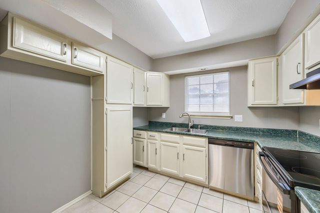 22 E Townhouse Lane 31, Grand Prairie, TX 75052