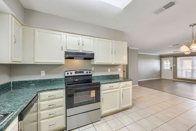 22 E Townhouse Lane 31, Grand Prairie, TX 75052