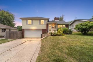 1555 Carlton Avenue NE, Grand Rapids, MI 49505