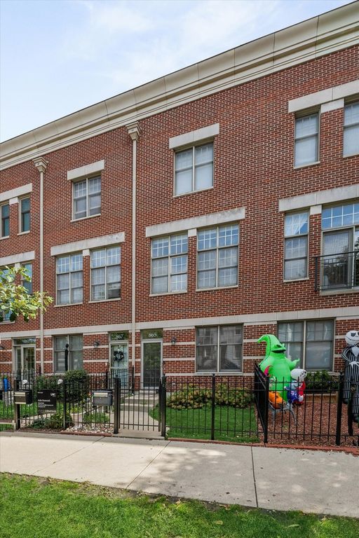 865 N May Street, Chicago, IL 60642 — exterior