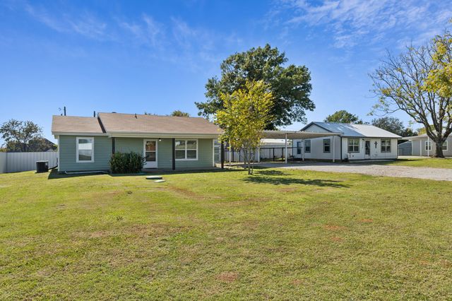 1060 E Reno Road, Reno, TX 76020