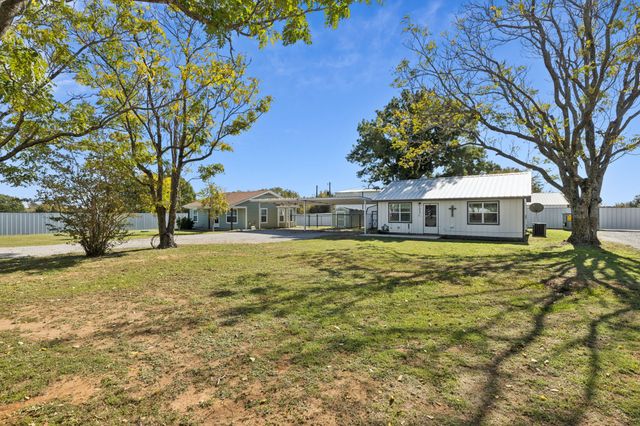 1060 E Reno Road, Reno, TX 76020