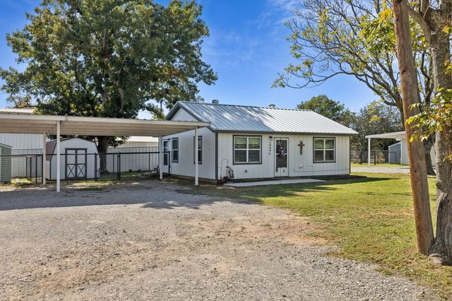 1060 E Reno Road, Reno, TX 76020