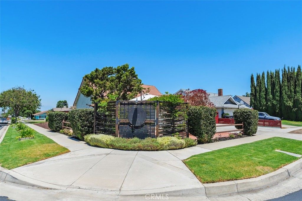 315 E Monterey, Corona, CA 92879 — photo 2