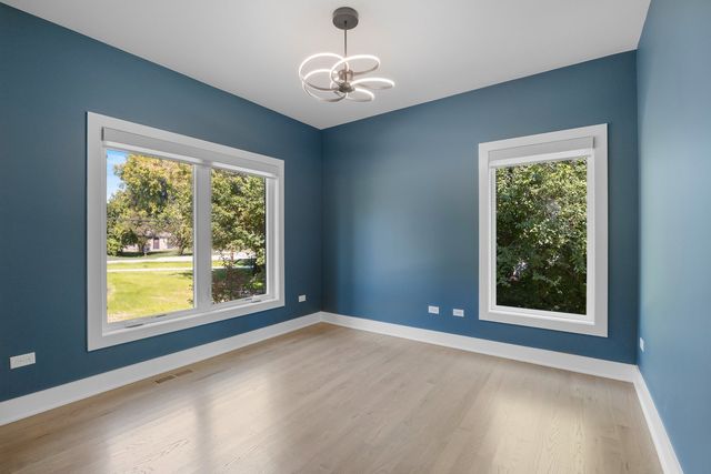 1519 Foothill Drive, Wheaton, IL 60189