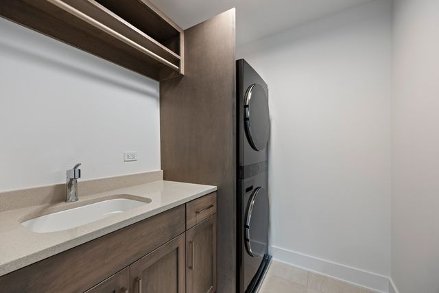 1519 Foothill Drive, Wheaton, IL 60189