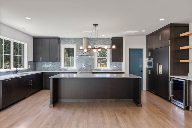 1519 Foothill Drive, Wheaton, IL 60189