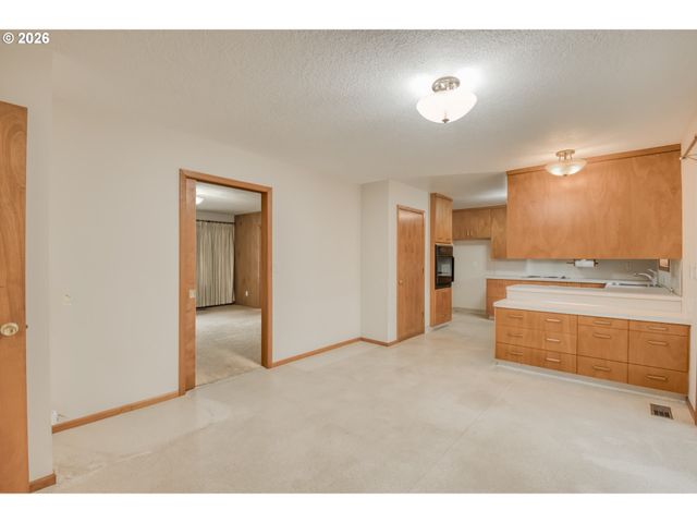 6744 Se MOLT St, Milwaukie, OR 97267