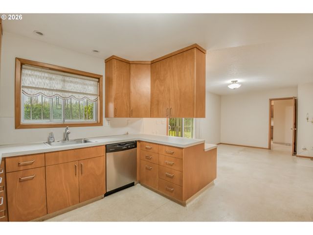 6744 Se MOLT St, Milwaukie, OR 97267