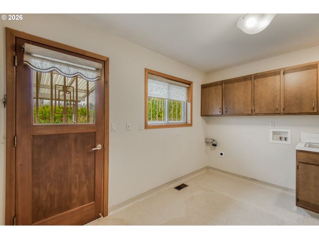 6744 Se MOLT St, Milwaukie, OR 97267