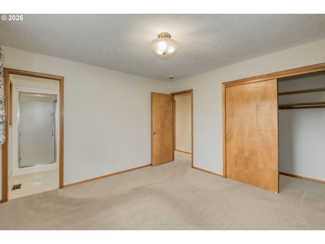 6744 Se MOLT St, Milwaukie, OR 97267