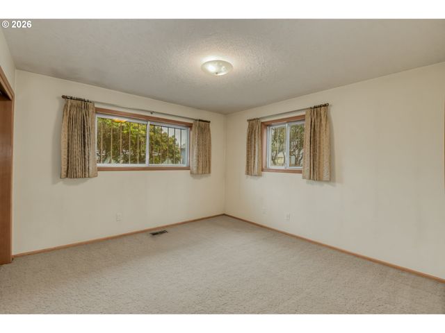 6744 Se MOLT St, Milwaukie, OR 97267