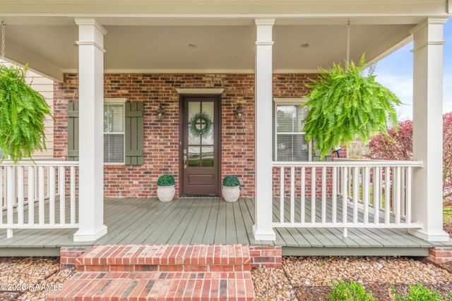 1086 Old Henderson Drive, Breaux Bridge, LA 70517