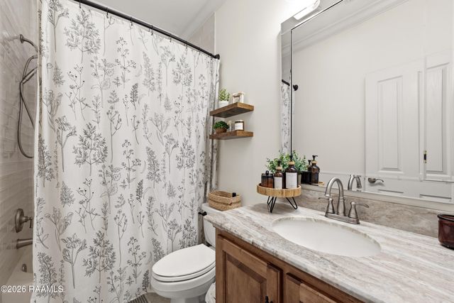 1086 Old Henderson Drive, Breaux Bridge, LA 70517