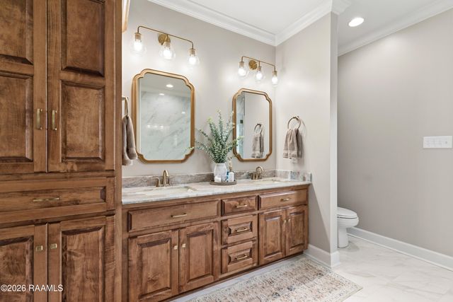 1086 Old Henderson Drive, Breaux Bridge, LA 70517