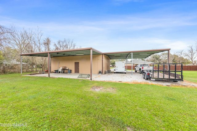 1086 Old Henderson Drive, Breaux Bridge, LA 70517