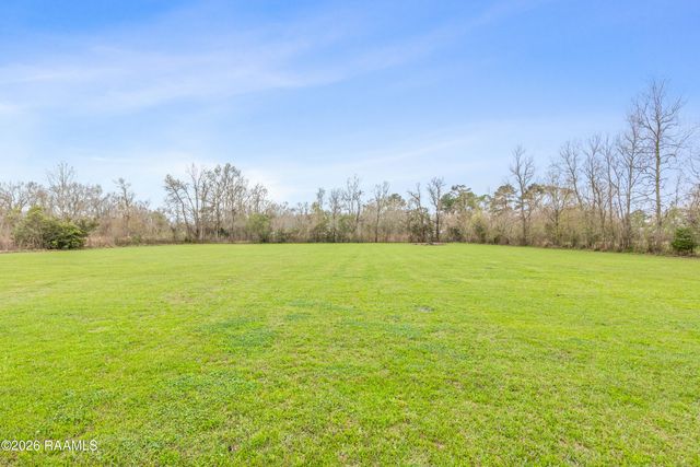 1086 Old Henderson Drive, Breaux Bridge, LA 70517