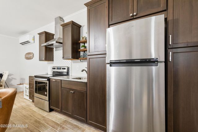 1086 Old Henderson Drive, Breaux Bridge, LA 70517