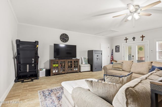 1086 Old Henderson Drive, Breaux Bridge, LA 70517