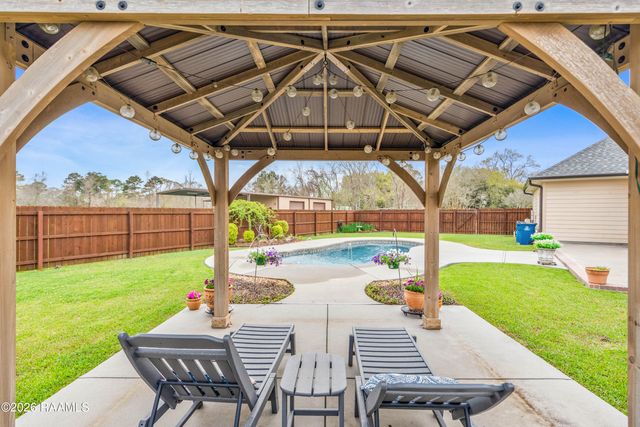 1086 Old Henderson Drive, Breaux Bridge, LA 70517